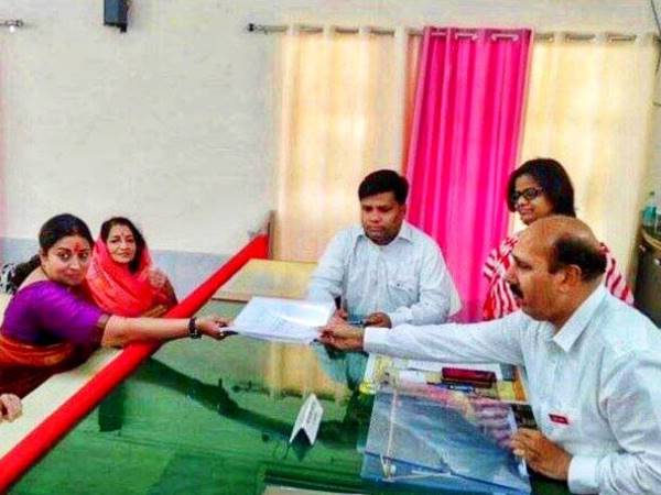 स्मृति ईरानी के पास है 4.71 करोड़ की सम्पत्ति