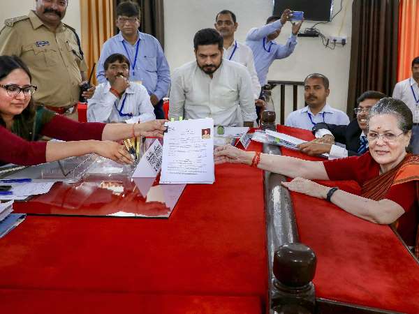 सोनिया गांधी के पास है इतने करोड़ की कुल संपत्ति