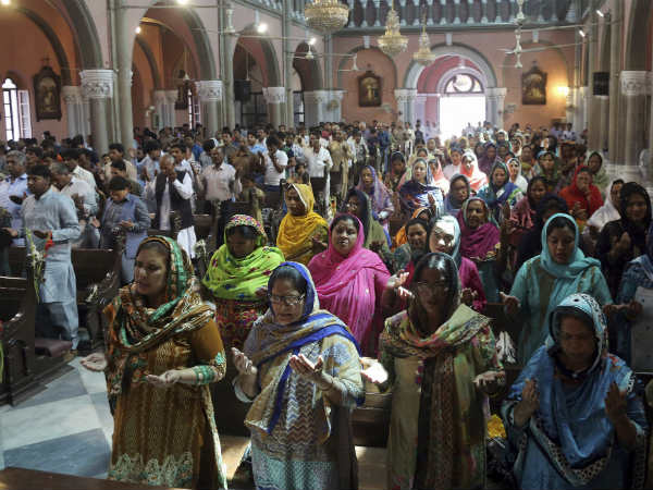 श्रीलंका के आत्मघाती हमले के मास्टरमाइंड के पिता और दो भाइयों को ईस्ट कोस्ट में एक मुठभेड़ में मार गिराया श्रीलंका के आत्मघाती हमले के मास्टरमाइंड के पिता और दो भाइयों को ईस्ट कोस्ट में एक मुठभेड़ में मार गिराया