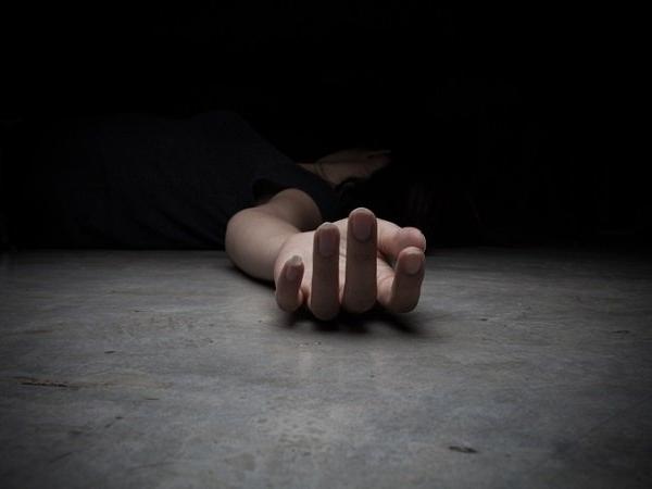 Seoni Teen hangs self to death after mother scolds for buying mobile Seoni Teen hangs self to death after mother scolds for buying mobile