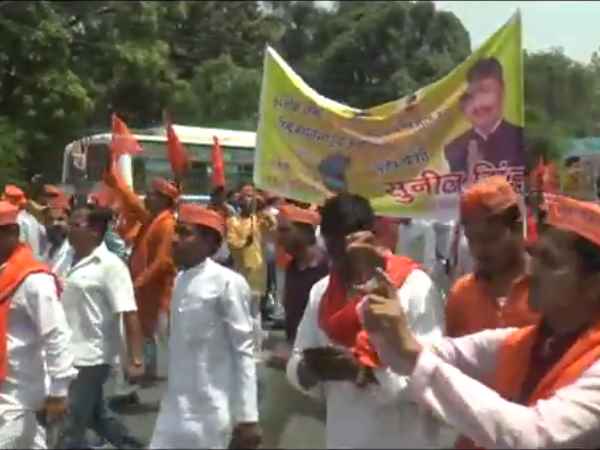 कोई किन्नर और नचनिया नहीं करेंगा गोरखपुर का प्रतिनिधित्व