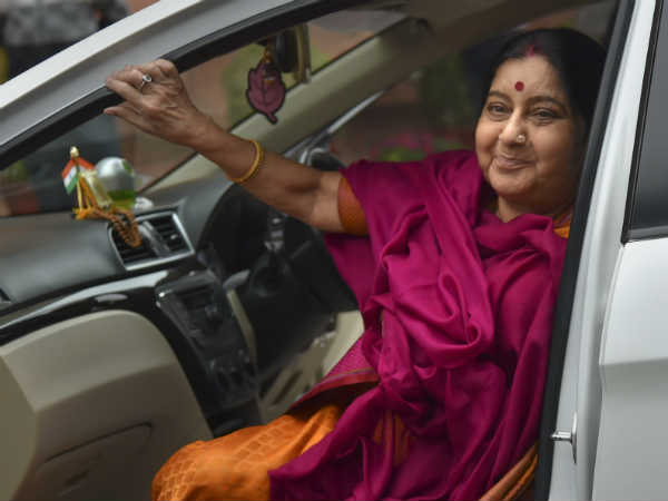 रियाद में फंसे भारतीय ने दी सुसाइड की धमकी, सुषमा ने कहा -हम हैं न रियाद में फंसे भारतीय ने दी सुसाइड की धमकी, सुषमा ने कहा -हम हैं न