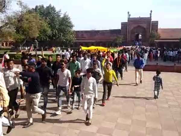 लगे पाकिस्तना जिंदाबाद के नारे