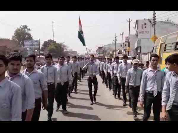 UP Board 12th topper tanu tomar feliciated in the city UP Board 12th topper tanu tomar feliciated in the city