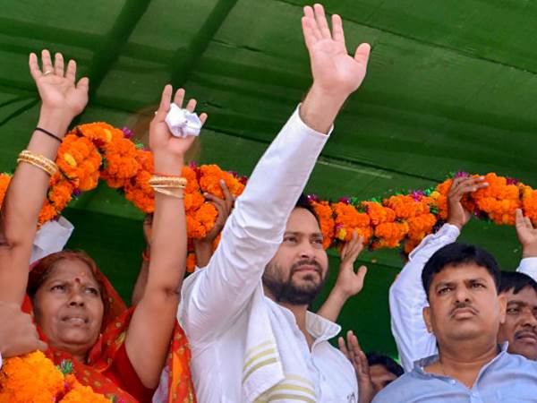 तेजस्वी की सभा से कांग्रेस के बड़े नेता गायब