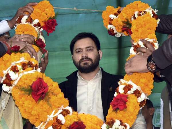 तेजस्वी क्रिकेट की दुनिया से राजनीति में आये