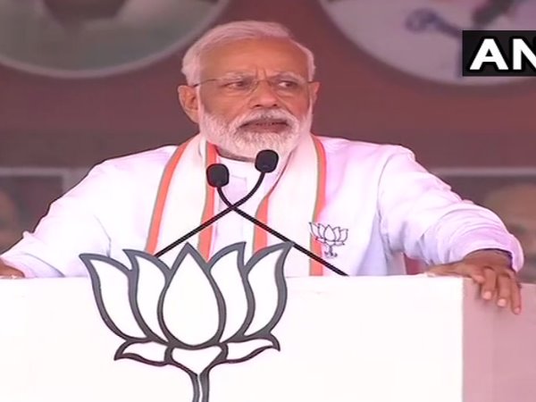 डीएमके और कांग्रेस लोगों को गुमराह कर रहे
