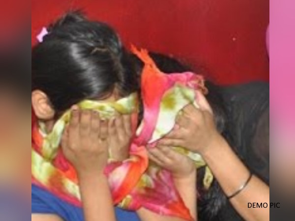 ऑनलाइन सौदा तय कर अपने ग्राहकों को खुश करने के लिए आई