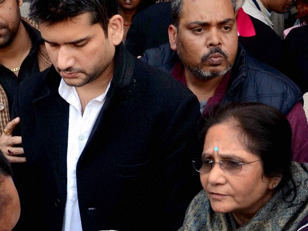 रोहित की मां अपूर्वा ने लगाए बड़े आरोप