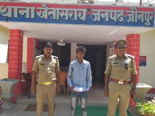 jaunpur police arrested the boy who make fake facebook profile of a girl jaunpur police arrested the boy who make fake facebook profile of a girl