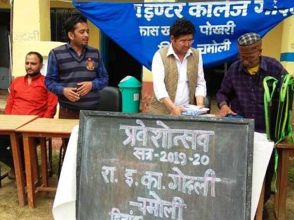 In Uttarakhand, this teacher famous As Ped wale guruji is an inspiring person In Uttarakhand, this teacher famous As Ped wale guruji is an inspiring person