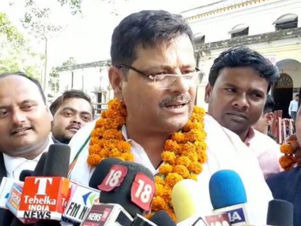 congress candidate vinay kumar controversial statement on cm yogi and pm modi congress candidate vinay kumar controversial statement on cm yogi and pm modi