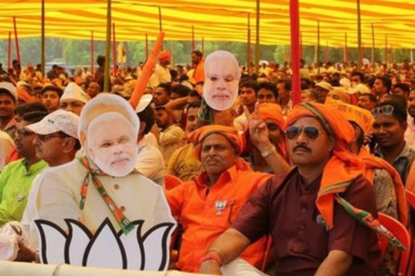 क्या गिरिराज गठबंधन के मंच से भी हमेशा आक्रमक रहते हैं?