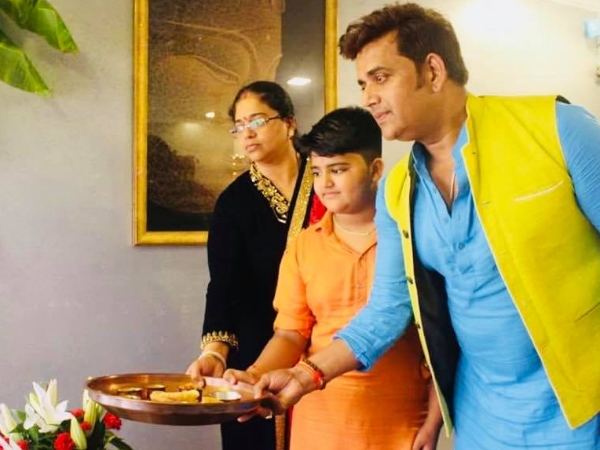 रामलीला में सीता रोल निभाते थे रवि किशन