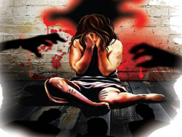 बेंगलुरू में करता है नौकरी