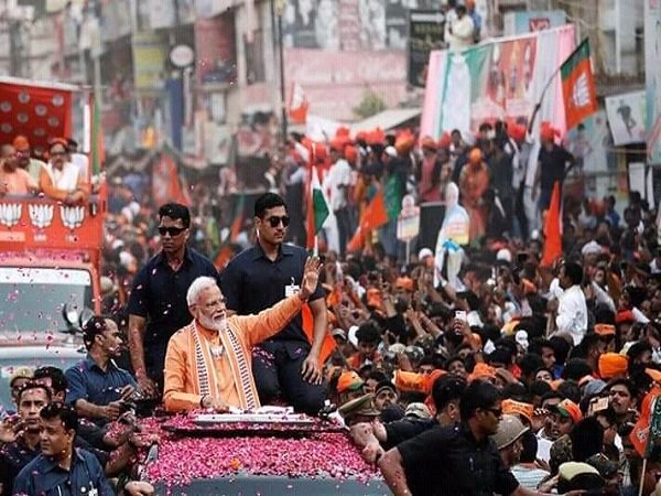 रोड शो में बीजेपी ने किया शक्ति प्रदर्शन