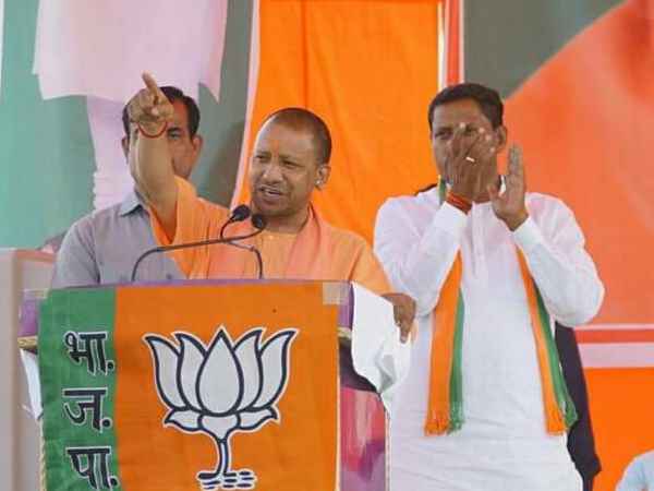 अखिलेश यादव पर बोला हमला