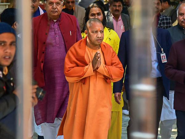 योगी के राजनितिक करियर की दिशा तय करेंगे नतीजे