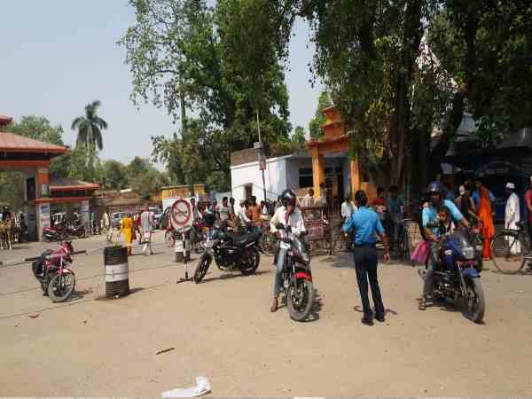 Nepal stopped vehicles of India for eight hours Nepal stopped vehicles of India for eight hours
