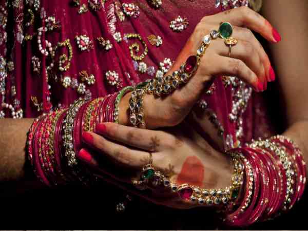 newly bride mother died and many injured after cylinder blasts in house newly bride mother died and many injured after cylinder blasts in house