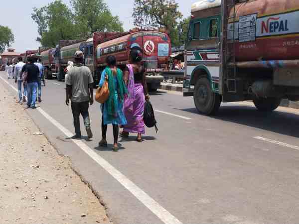 Nepal stopped vehicles of India for eight hours Nepal stopped vehicles of India for eight hours