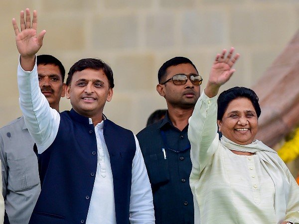 हमे महामिलावटी कहने वाले वो देश बांटते है: अखिलेश यादव
