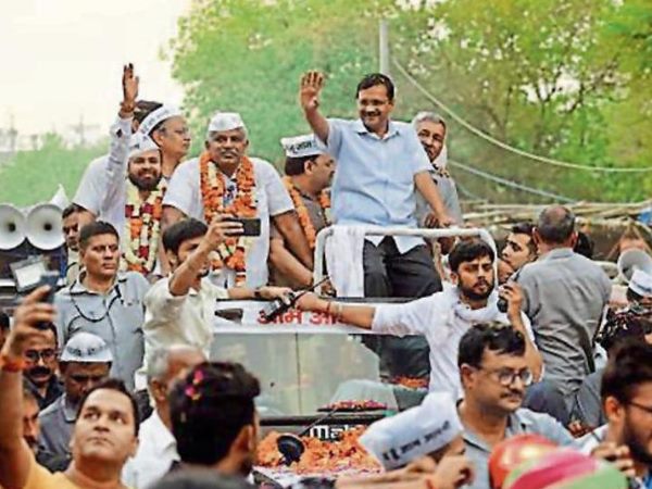 केजरीवाल को थप्पड़ मारने वाला निकला AAP समर्थक, पत्नी का इंकार