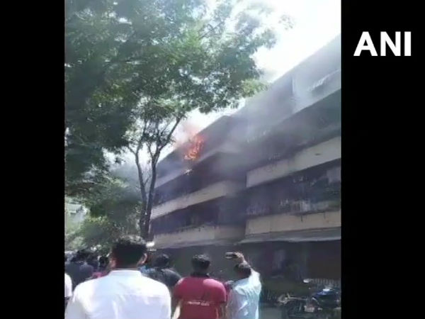 Mumbai: A 10-year-old girl died in a fire that broke out in a building at Dadar Police Station Compound, Dadar (West). Mumbai: A 10-year-old girl died in a fire that broke out in a building at Dadar Police Station Compound, Dadar (West).