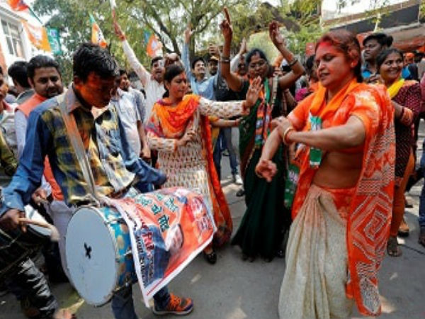 भाजपा कार्यकर्ताओं का जश्न