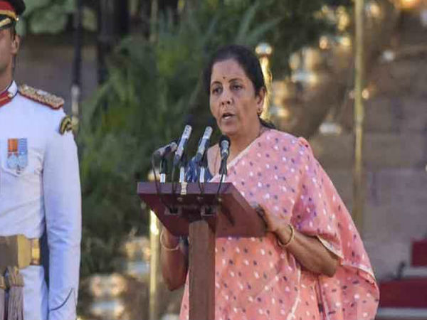 अब महिला के हाथ में देश का बजट