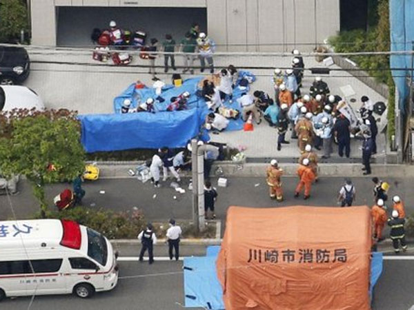Japan: अज्ञात शख्स ने लोगों पर किया चाकू से हमला, 2 की मौत Japan: अज्ञात शख्स ने लोगों पर किया चाकू से हमला, 2 की मौत