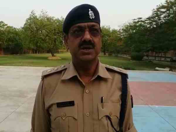 पंखे से लटकी मिली रिया