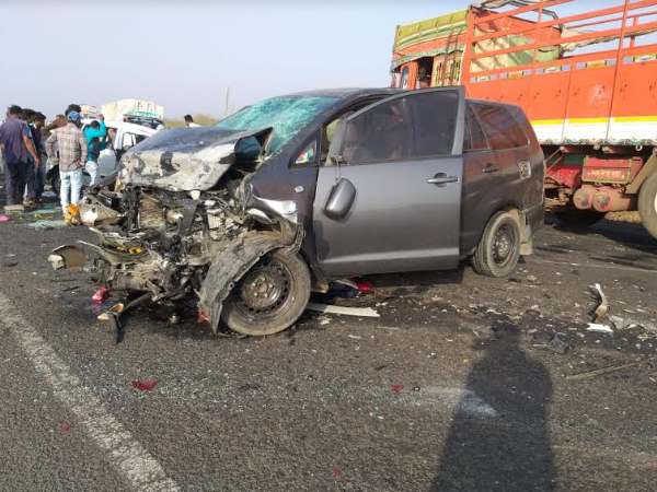 four dead in road accident in bhavnagar four dead in road accident in bhavnagar