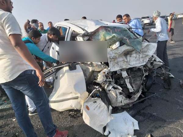 four dead in road accident in bhavnagar four dead in road accident in bhavnagar