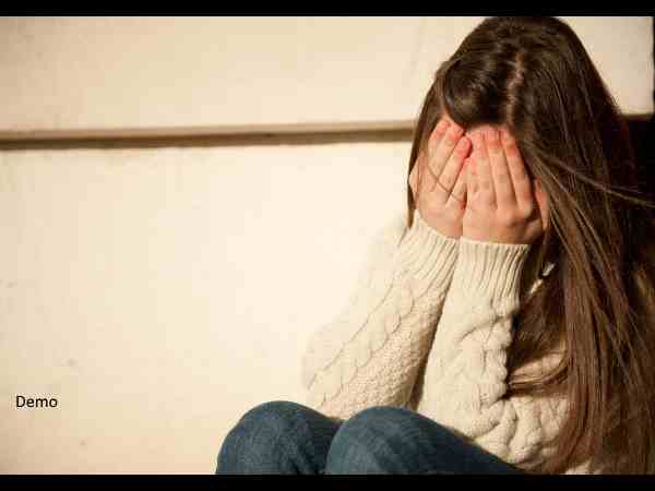 Drunk husband beaten by wife for doing mischievous with daughter Drunk husband beaten by wife for doing mischievous with daughter