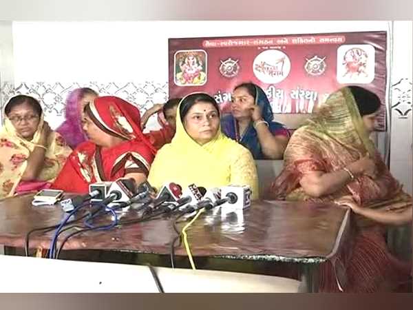 'मेरे पति पर होमोसेक्सुअल रिलेशन का दबाव बना रहा था पटेल'