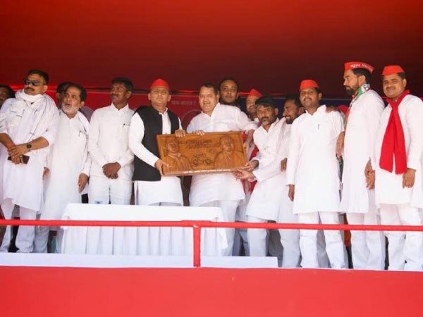 सीएम योगी पर किया हमला