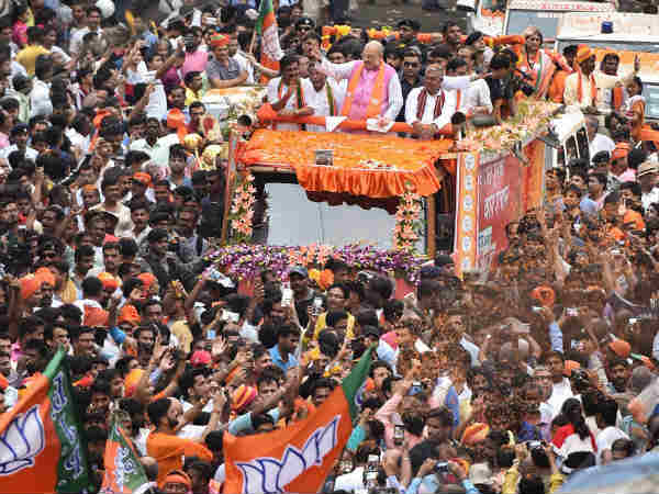 10- ममता के चुनाव प्रचार पर बैन क्यों नहीं?