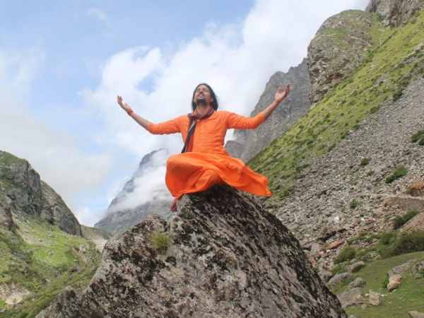 क्या कह रहे आनंद के गुरू