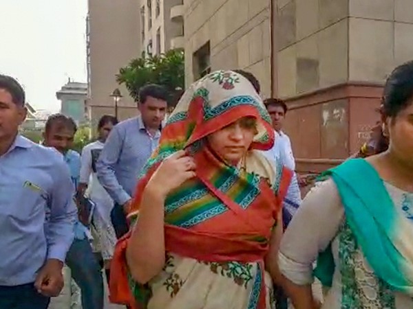 वकील के जरिए रोहित के पास तलाक का नोटिस भेजा
