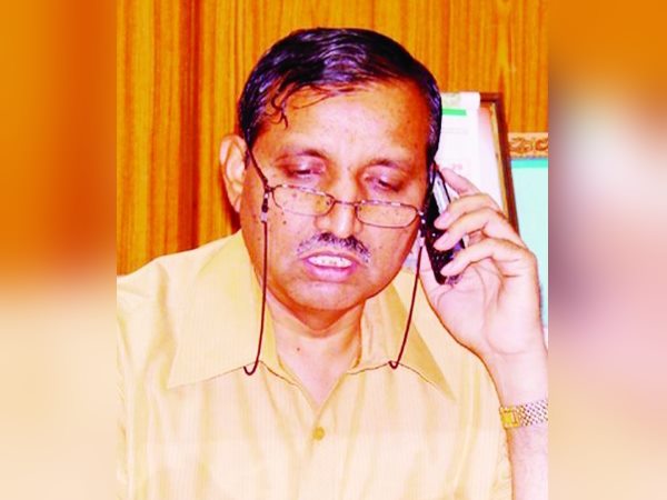 कई जिलों में रहे अफसर