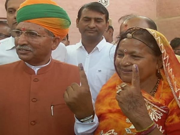 सांसद अर्जुन राम मेघवाल का परिवार
