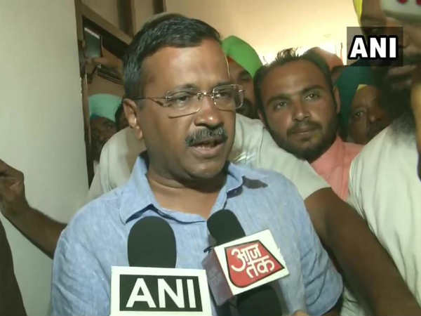 अरविंद केजरीवाल ने चुनाव आयोग पर लगाया पक्षपात का आरोप, कहा- देश के लिए बेहद खतरनाक अरविंद केजरीवाल ने चुनाव आयोग पर लगाया पक्षपात का आरोप, कहा- देश के लिए बेहद खतरनाक