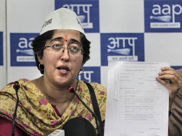 'मुझे 300 पर्चे डालने के लिए पैसे दिए गए'