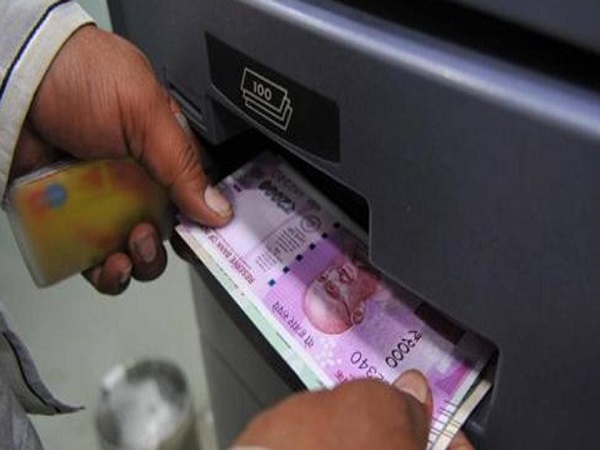 तीन एटीएम में दिखे संदिग्ध