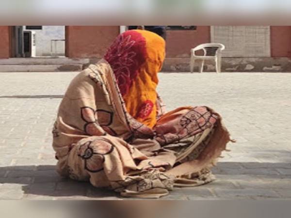 Rajasthan Woman Walks 3KM without clothes To bidasar Police Station For FIR Rajasthan Woman Walks 3KM without clothes To bidasar Police Station For FIR