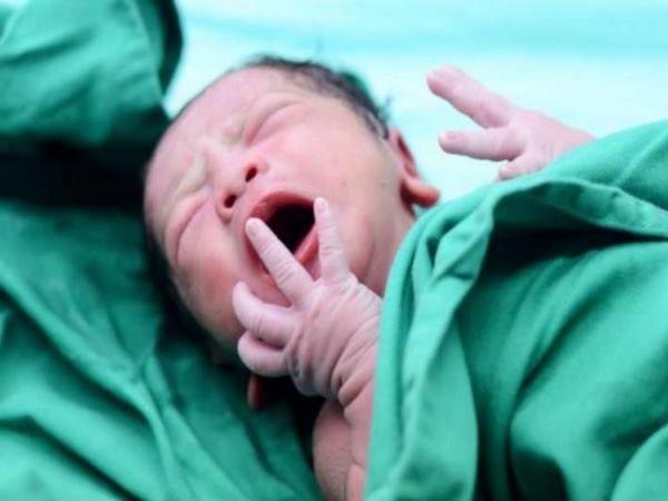 बच्चों में चार लड़कियां, दो लड़के