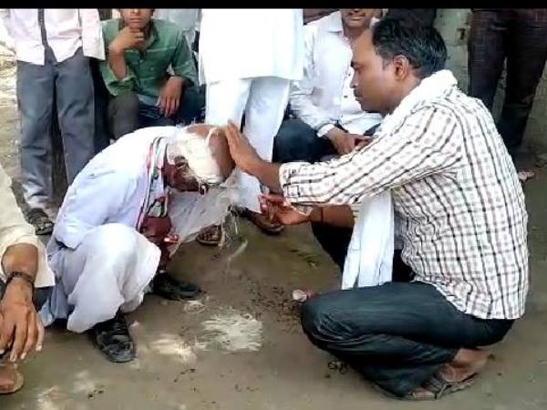 congress worker bapulal cuts hair after rahul gandhi defeat in Lok sabha lection congress worker bapulal cuts hair after rahul gandhi defeat in Lok sabha lection