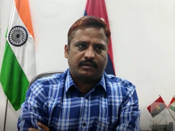 congress workers arrested for attempting self immolation in barabanki congress workers arrested for attempting self immolation in barabanki