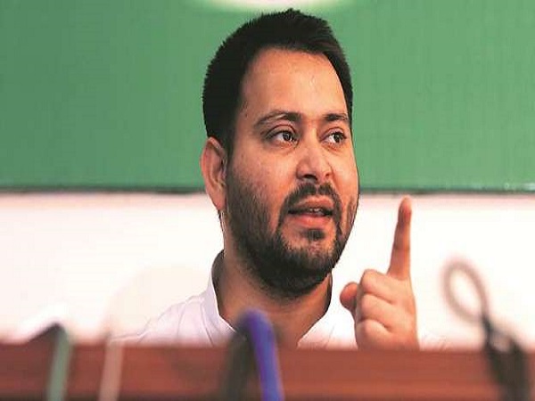 तेजस्वी का नीतीश कुमार और पीएम मोदी पर हमला